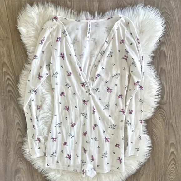 For Love & Lemons Pointelle Romper White Floral Deep V Neck Pajama Size Small - Picture 8 of 9